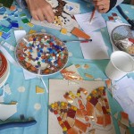 Centre Les Tourelles - adultes et enfants - été 2021 Ateliers en extérieur - Mosaïque Médoc
